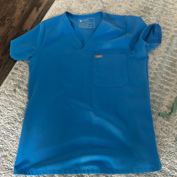 FIGS SCRUB TOP - Picture 1 of 1